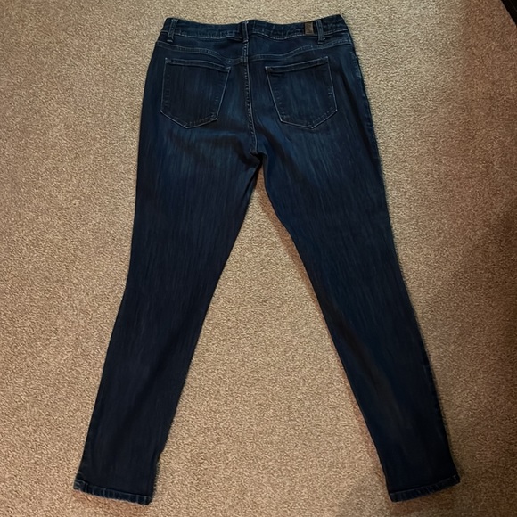 Women’s simply Vera Wang skinny jeans - Picture 2 of 3